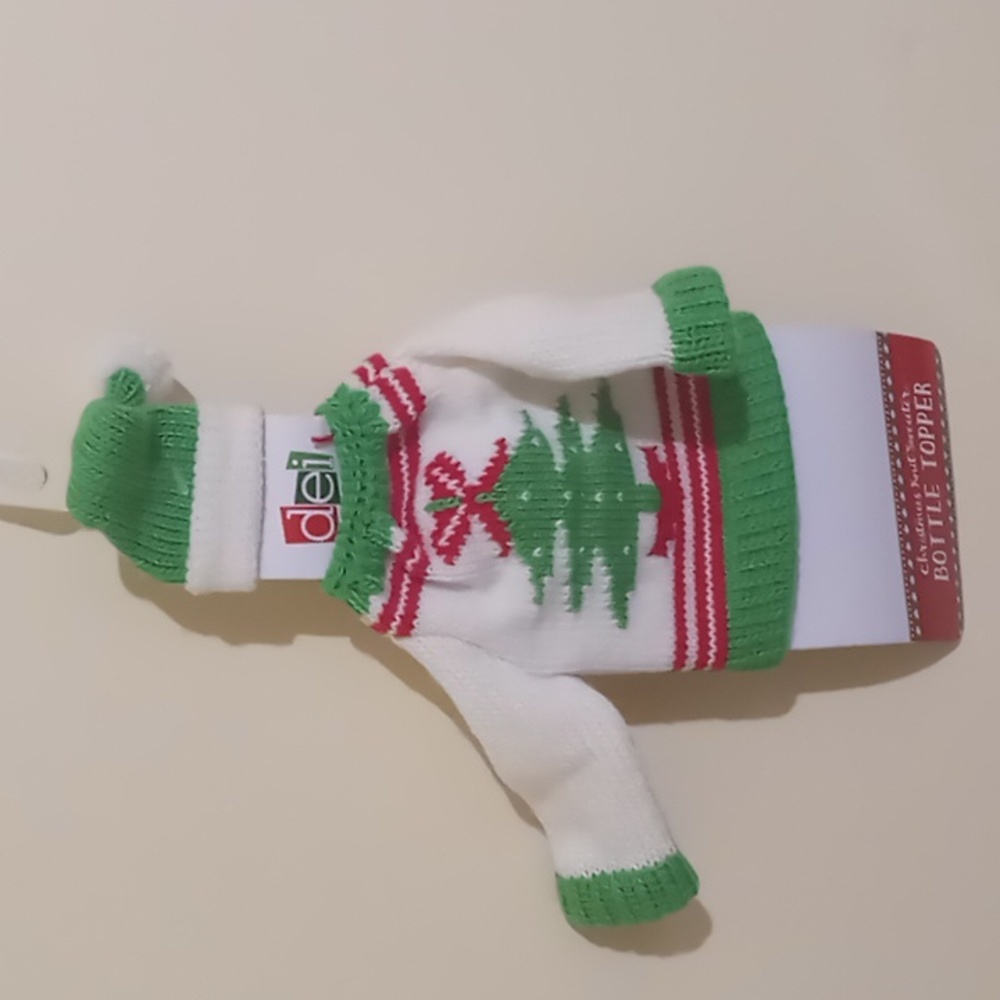 CHRISTMAS KNIT BOTTLE TOPPER WITH HAT